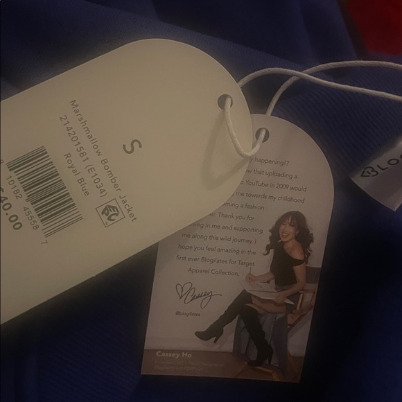 NWT Blogilates Women's Marshmallow Bomber Jacket size small - Picture 3 of 3